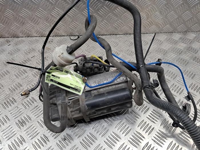 Gebruikte Compressor Tesla Model S P100D Prijs € 375,00 Margeregeling aangeboden door autodemontage denollen