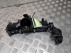 Gebruikte Spruitstuk Inlaat Volkswagen Polo V (6R) 1.4 TDI DPF BlueMotion technology Prijs € 40,00 Margeregeling aangeboden door de Nollen autorecycling