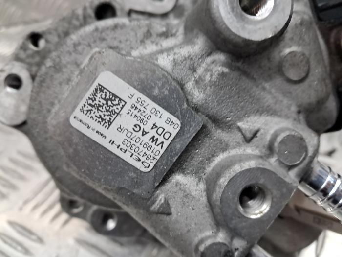 Dieselpomp van een Volkswagen Polo V (6R) 1.4 TDI DPF BlueMotion technology 2015