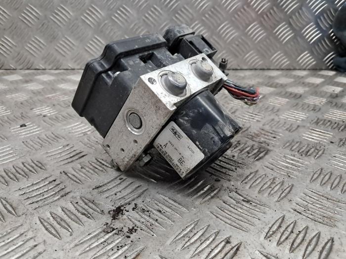 Gebruikte ABS Pomp Ford Transit Connect 1.8 TDdi LWB Euro 4 Prijs € 71,00 Margeregeling aangeboden door autodemontage denollen