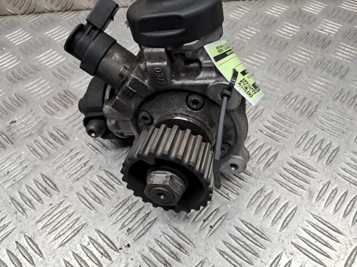 Gebruikte Brandstofpomp Mechanisch Volkswagen Touareg (7PA/PH) 3.0 TDI V6 24V Prijs € 450,00 Margeregeling aangeboden door autodemontage denollen