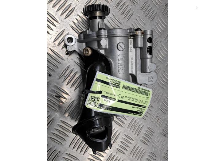 Gebruikte Oliepomp Volkswagen Golf VII Variant (AUVV) 2.0 R 4Motion 16V Prijs € 50,00 Margeregeling aangeboden door autodemontage denollen