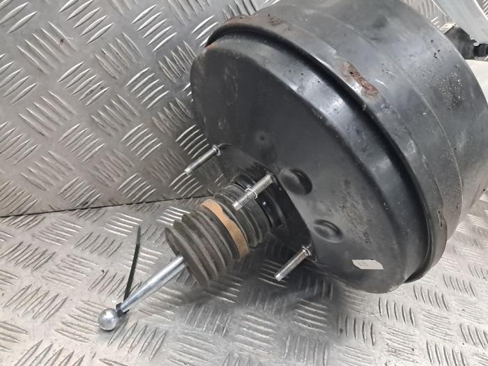 Gebruikte Rembekrachtiger Volkswagen Crafter (SY) 2.0 TDI FWD Prijs € 99,95 Margeregeling aangeboden door autodemontage denollen