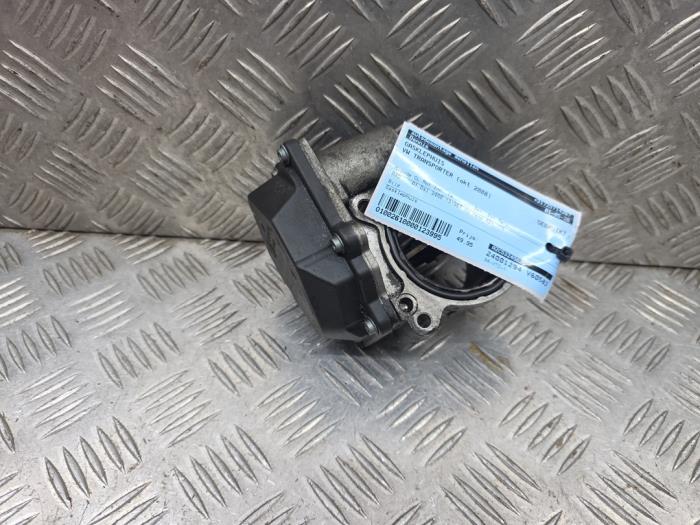 Gebruikte Gasklephuis Volkswagen Transporter T5 2.5 TDi PF Prijs € 49,95 Margeregeling aangeboden door autodemontage denollen