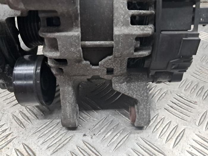 Dynamo van een Mercedes-Benz A (177.0) 1.3 A-180 Turbo 16V 2018