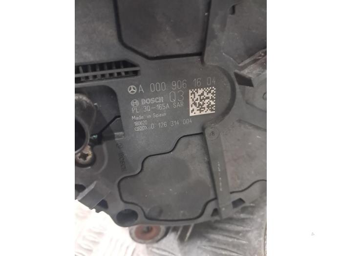 Dynamo van een Mercedes-Benz A (177.0) 1.3 A-180 Turbo 16V 2018