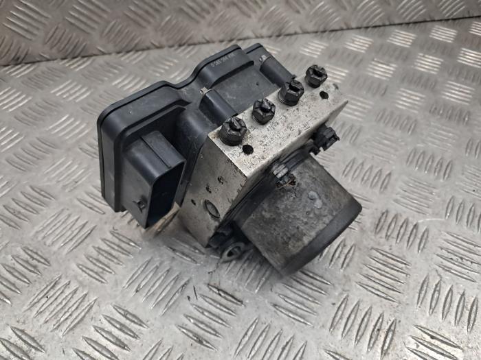 Gebruikte ABS Pomp Renault Master III (EV/HV/UV/VA/VB/VD/VF/VG/VJ) 2.3 dCi 165 16V FWD Prijs € 393,25 Inclusief btw aangeboden door autodemontage denollen