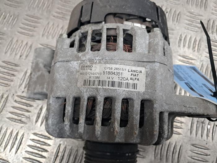 Gebruikte Dynamo Peugeot 208 I (CA/CC/CK/CL) 1.2 12V e-THP PureTech 110 Prijs € 45,00 Margeregeling aangeboden door autodemontage denollen