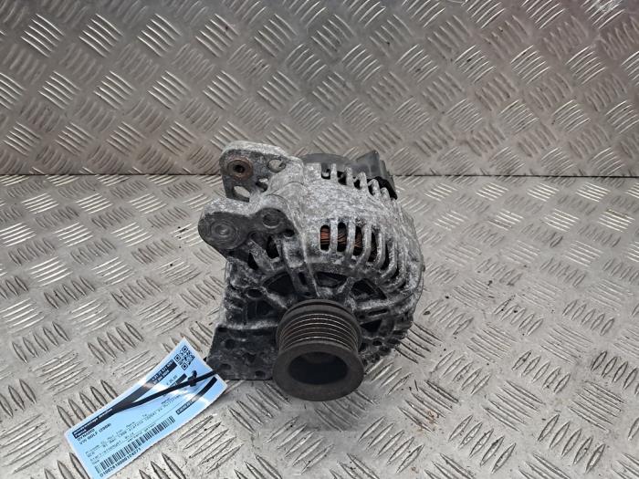 Gebruikte Dynamo Volkswagen Golf V (1K1) 1.4 16V Prijs € 35,00 Margeregeling aangeboden door autodemontage denollen