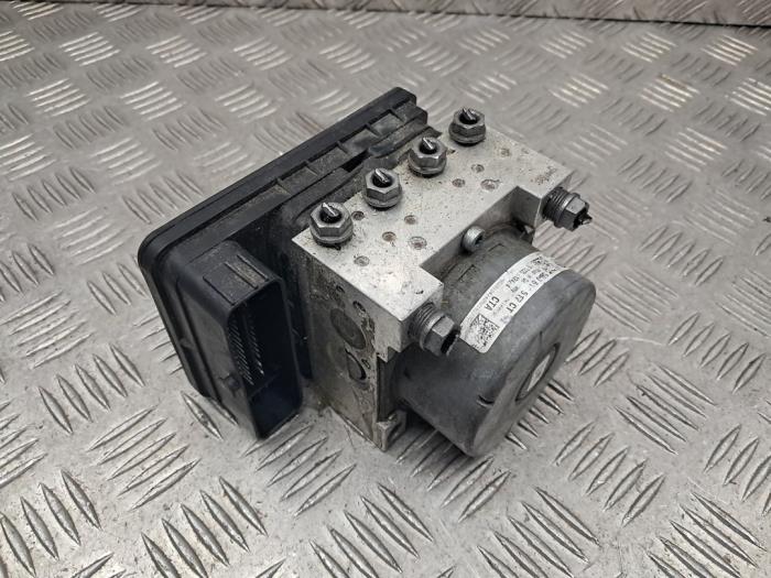 Gebruikte ABS Pomp Audi A3 Sportback (8VA/8VF) 1.6 TDI 16V Prijs € 61,95 Margeregeling aangeboden door autodemontage denollen