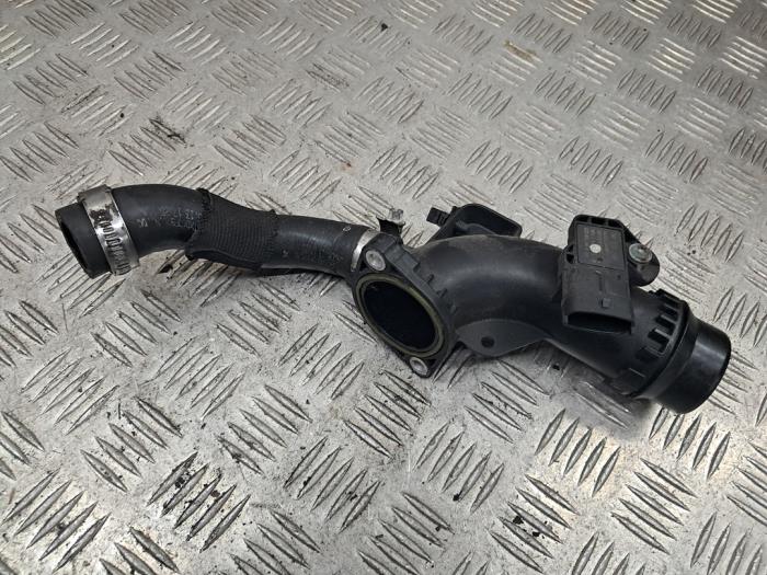Gebruikte Intercooler Buis Renault Scénic III (JZ) 1.2 16V TCe 115 Energy Prijs € 15,00 Margeregeling aangeboden door autodemontage denollen
