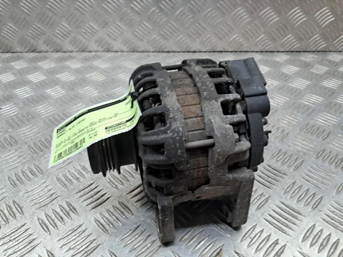 Gebruikte Dynamo Renault Clio IV (5R) 1.2 16V Prijs € 75,00 Margeregeling aangeboden door autodemontage denollen