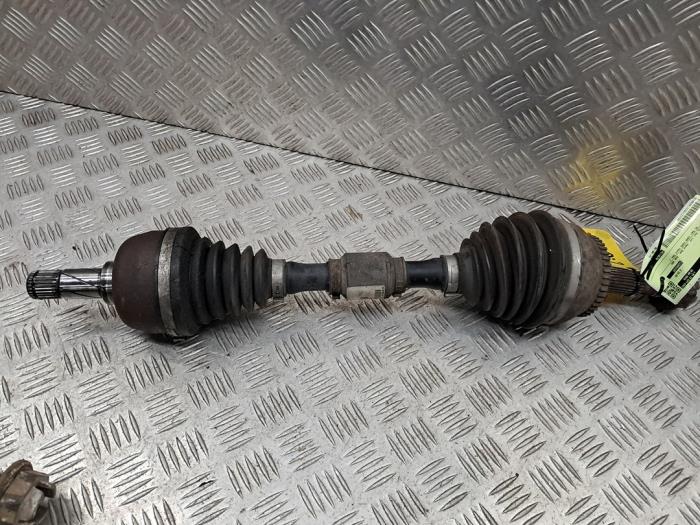 Gebruikte Steekas links-voor Volvo V40 (VW) 2.0 16V Turbo Prijs € 39,99 Margeregeling aangeboden door autodemontage denollen