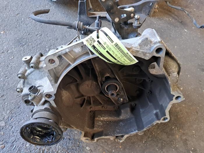 Gebruikte Versnellingsbak Volkswagen Polo IV (9N1/2/3) 1.2 65 Prijs € 125,00 Margeregeling aangeboden door autodemontage denollen