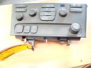 Gebruikte Chaufage Bedieningspaneel Volvo V70 (GW/LW/LZ) 2.4 XC LPT 4x4 20V Prijs € 45,00 Margeregeling aangeboden door de Nollen autorecycling