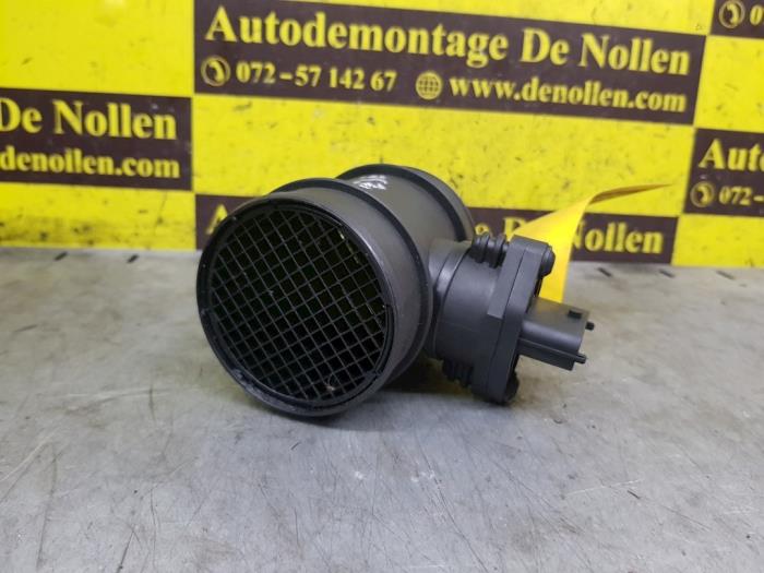 Gebruikte Luchtmassameter Opel Combo (Corsa C) 1.3 CDTI 16V Prijs € 13,50 Margeregeling aangeboden door autodemontage denollen