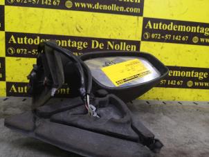 Gebruikte Buitenspiegel links Fiat Stilo (192A/B) 1.2 16V 3-Drs. Prijs € 40,00 Margeregeling aangeboden door de Nollen autorecycling