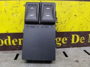 Gebruikte Ruit schakelaar elektrisch Ford Mondeo III Prijs € 25,00 Margeregeling aangeboden door de Nollen autorecycling