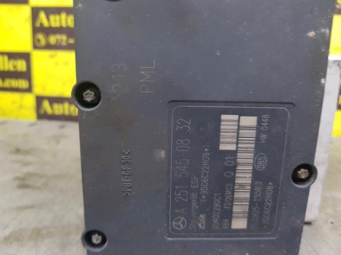 ABS Pomp van een Mercedes-Benz ML II (164/4JG) 3.0 ML-320 CDI 4-Matic V6 24V 2008