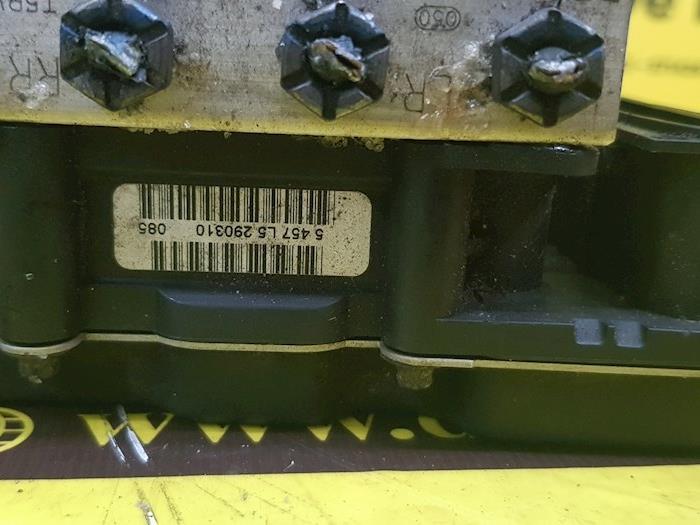 ABS Pomp van een Ford Transit 2009