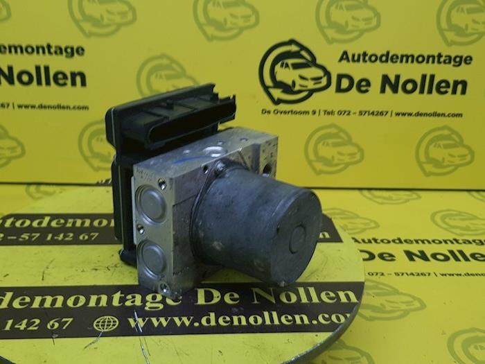 ABS Pomp van een Ford Transit 2009