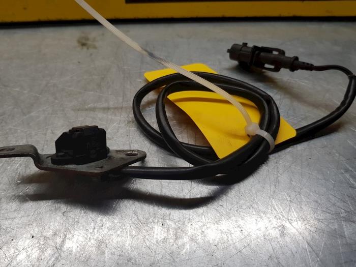 Gebruikte Nokkenas Sensor Alfa Romeo 147 (937) 1.9 JTD Prijs € 9,00 Margeregeling aangeboden door autodemontage denollen