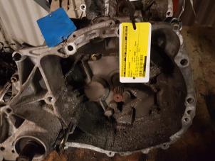 Gebruikte Versnellingsbak Renault Clio III (BR/CR) 1.2 16V GPL Prijs € 400,00 Margeregeling aangeboden door de Nollen autorecycling
