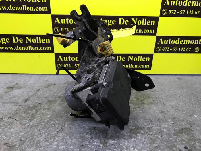 Gebruikte ABS Pomp Alfa Romeo 147 (937) 1.6 HP Twin Spark 16V Prijs € 43,00 Margeregeling aangeboden door autodemontage denollen