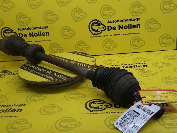 Gebruikte Aandrijfas rechts-voor Renault Twingo (C06) 1.2 Prijs € 22,00 Margeregeling aangeboden door autodemontage denollen