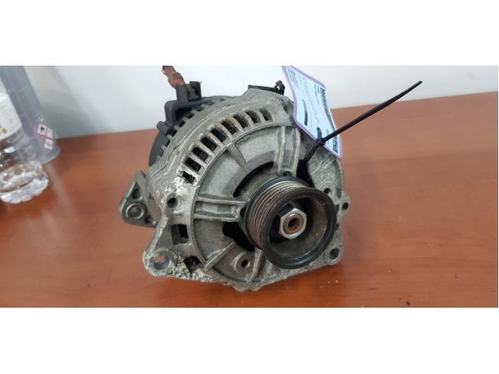 Gebruikte Dynamo Ford Mondeo I 1.8i 16V (U9) Prijs € 45,00 Margeregeling aangeboden door autodemontage denollen