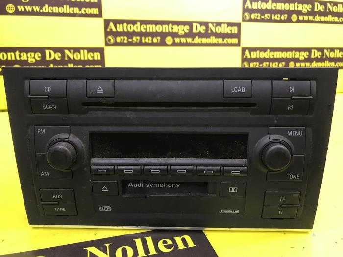 CD Speler van een Audi A4 2006