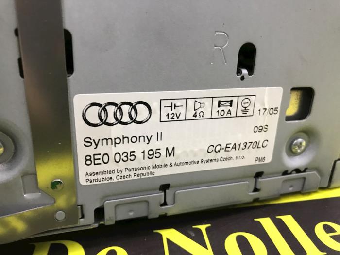 CD Speler van een Audi A4 2006