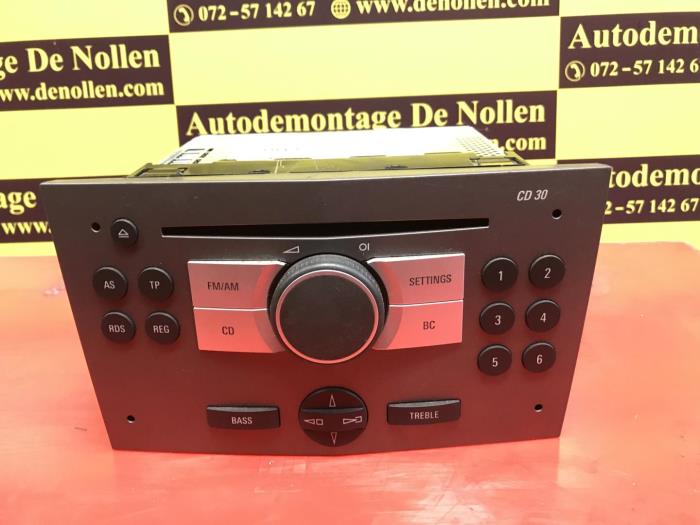 Radio CD Speler van een Opel Astra 2004