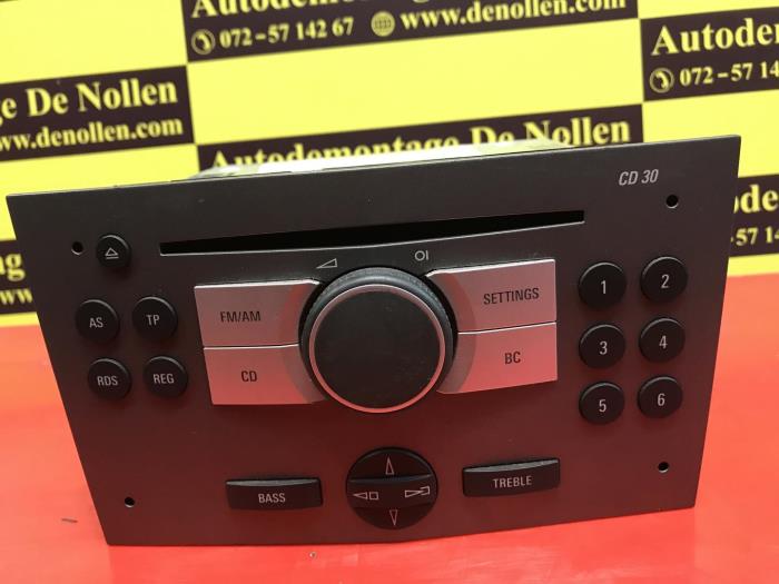 Radio CD Speler van een Opel Astra 2004