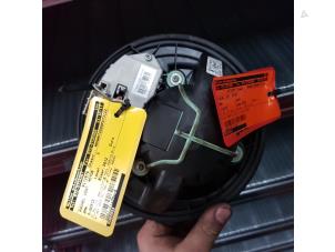 Gebruikte Kachel Ventilatiemotor BMW 3 serie (E93) 330i 24V Prijs € 150,00 Margeregeling aangeboden door de Nollen autorecycling