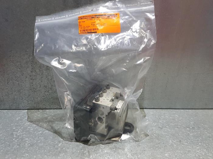 Gebruikte ABS Pomp Volkswagen Golf VII Variant (AUVV) 2.0 R 4Motion 16V Prijs € 361,79 Inclusief btw aangeboden door autodemontage denollen