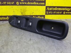Gebruikte Elektrisch Raam Schakelaar Peugeot 307 Prijs € 30,00 Margeregeling aangeboden door de Nollen autorecycling