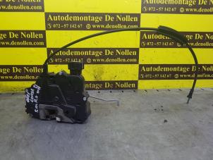 Gebruikte Portierslot Mechaniek 4Deurs rechts-voor Opel Corsa Prijs € 60,00 Margeregeling aangeboden door de Nollen autorecycling