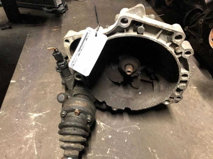 Gebruikte Versnellingsbak Volkswagen Polo III (6N1) 1.4i 60 Prijs € 90,00 Margeregeling aangeboden door autodemontage denollen