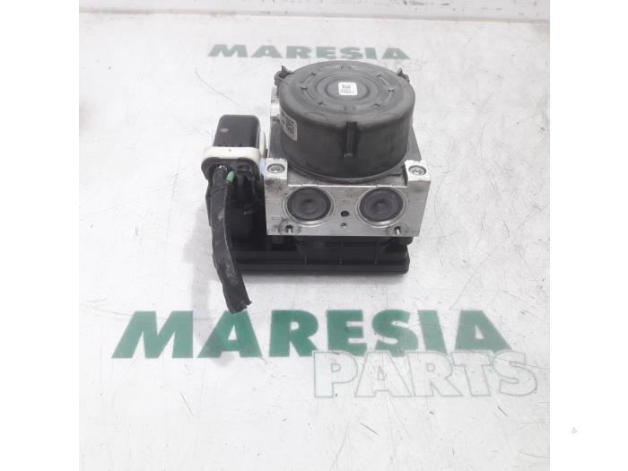 Gebruikte ABS Pomp Peugeot 208 I (CA/CC/CK/CL) 1.4 HDi Prijs € 131,25 Margeregeling aangeboden door Maresia Parts