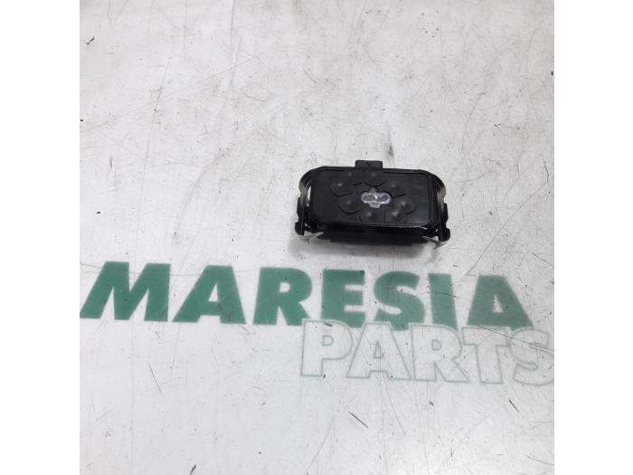 Gebruikte Regensensor Peugeot 607 (9D/U) 2.2 HDiF 16V Prijs € 65,00 Margeregeling aangeboden door Maresia Parts