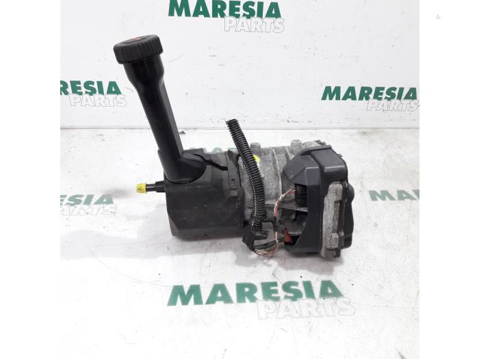 Gebruikte Pomp Servo Citroen C4 Grand Picasso (UA) 1.8 16V Prijs € 157,50 Margeregeling aangeboden door Maresia Parts