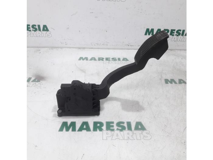 Gebruikte Gaspedaalpositie Sensor Fiat Punto III (199) 0.9 TwinAir Turbo 100 Prijs € 15,00 Margeregeling aangeboden door Maresia Parts