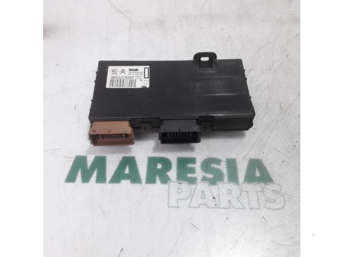 Gebruikte Computer Diversen Peugeot 607 (9D/U) 2.2 HDiF 16V Prijs € 105,00 Margeregeling aangeboden door Maresia Parts