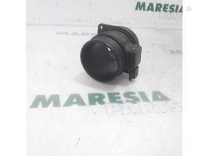 Gebruikte Luchthoeveelheidsmeter Peugeot 607 (9D/U) 2.2 HDiF 16V Prijs € 35,00 Margeregeling aangeboden door Maresia Parts