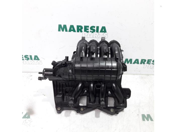 Gebruikte Inlaatspruitstuk Fiat Grande Punto (199) 1.4 Prijs € 74,99 Margeregeling aangeboden door Maresia Parts