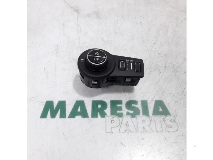 Gebruikte Computer Verlichting Fiat 500X (334) 1.6 E-torq 16V Prijs € 35,00 Margeregeling aangeboden door Maresia Parts