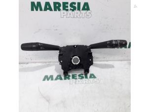 Gebruikte Stuurkolomschakelaar Fiat 500X (334) 1.6 E-torq 16V Prijs € 105,00 Margeregeling aangeboden door Maresia Parts