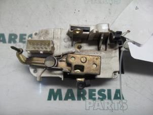 Gebruikte Deurslot Mechaniek 4Deurs rechts-voor Fiat Ulysse (179) 2.2 JTD 16V Prijs € 35,00 Margeregeling aangeboden door Maresia Parts