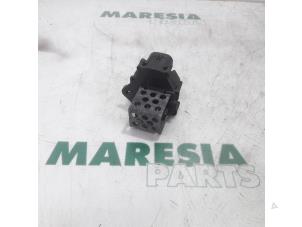 Gebruikte Koelvinweerstand Citroen C4 Grand Picasso (UA) 2.0 HDiF 16V 135 Prijs € 20,00 Margeregeling aangeboden door Maresia Parts